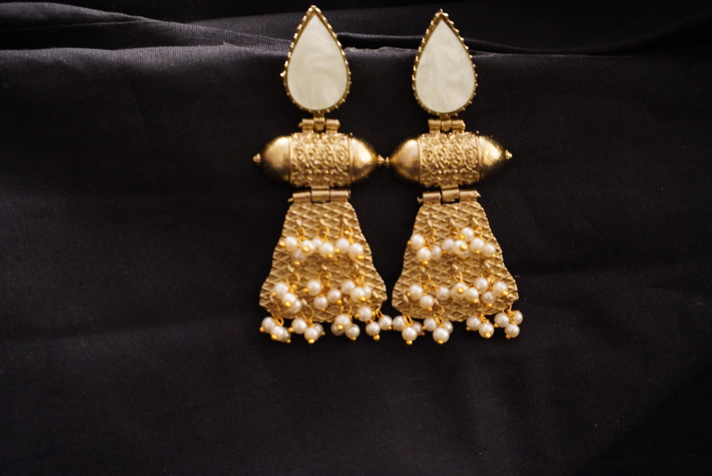 Pearl drop earrings