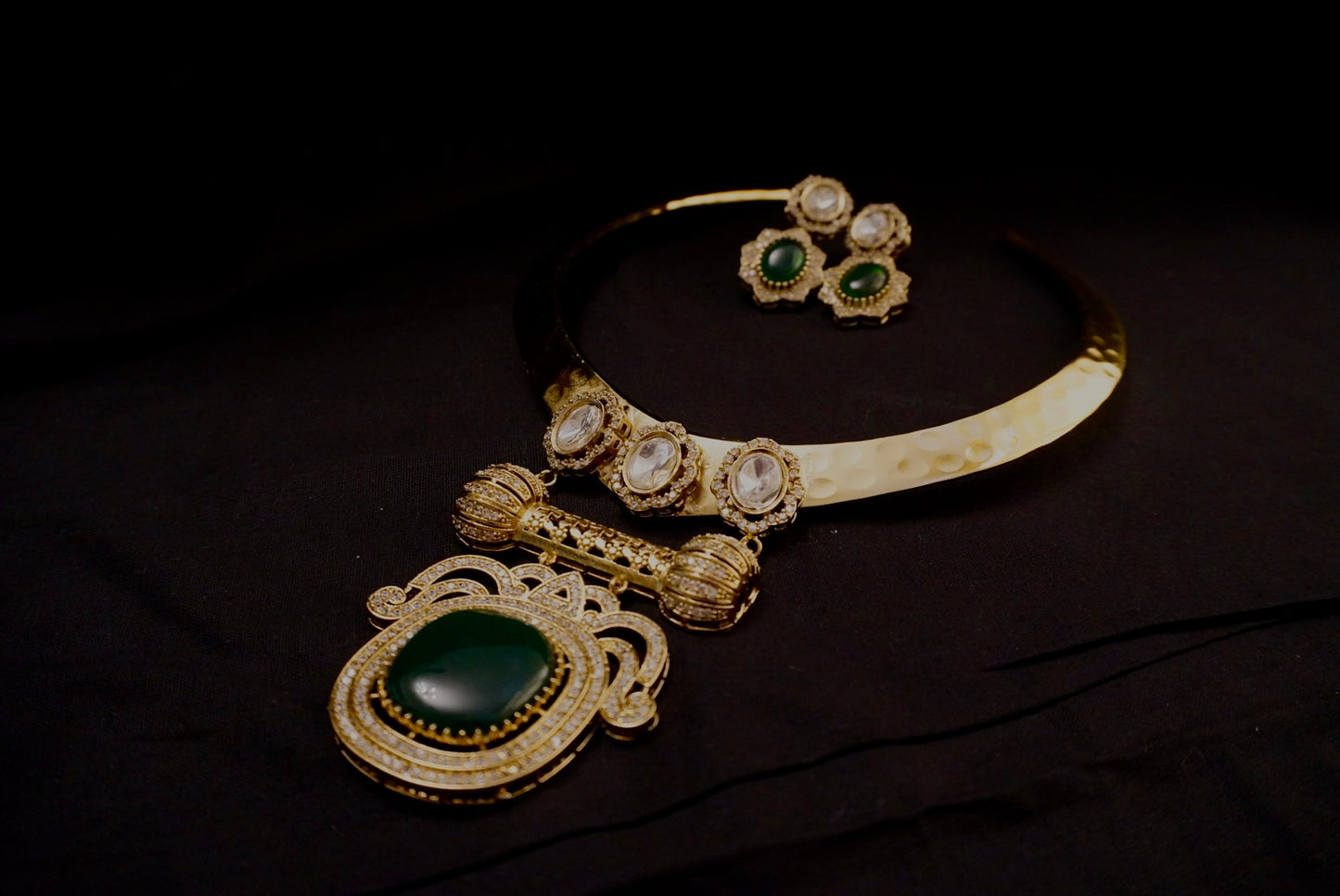 The green stone neck cuff set with American diamond stone